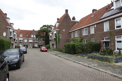 914453 Gezicht in de Johannes Vermeerstraat te Utrecht, uit het zuiden.